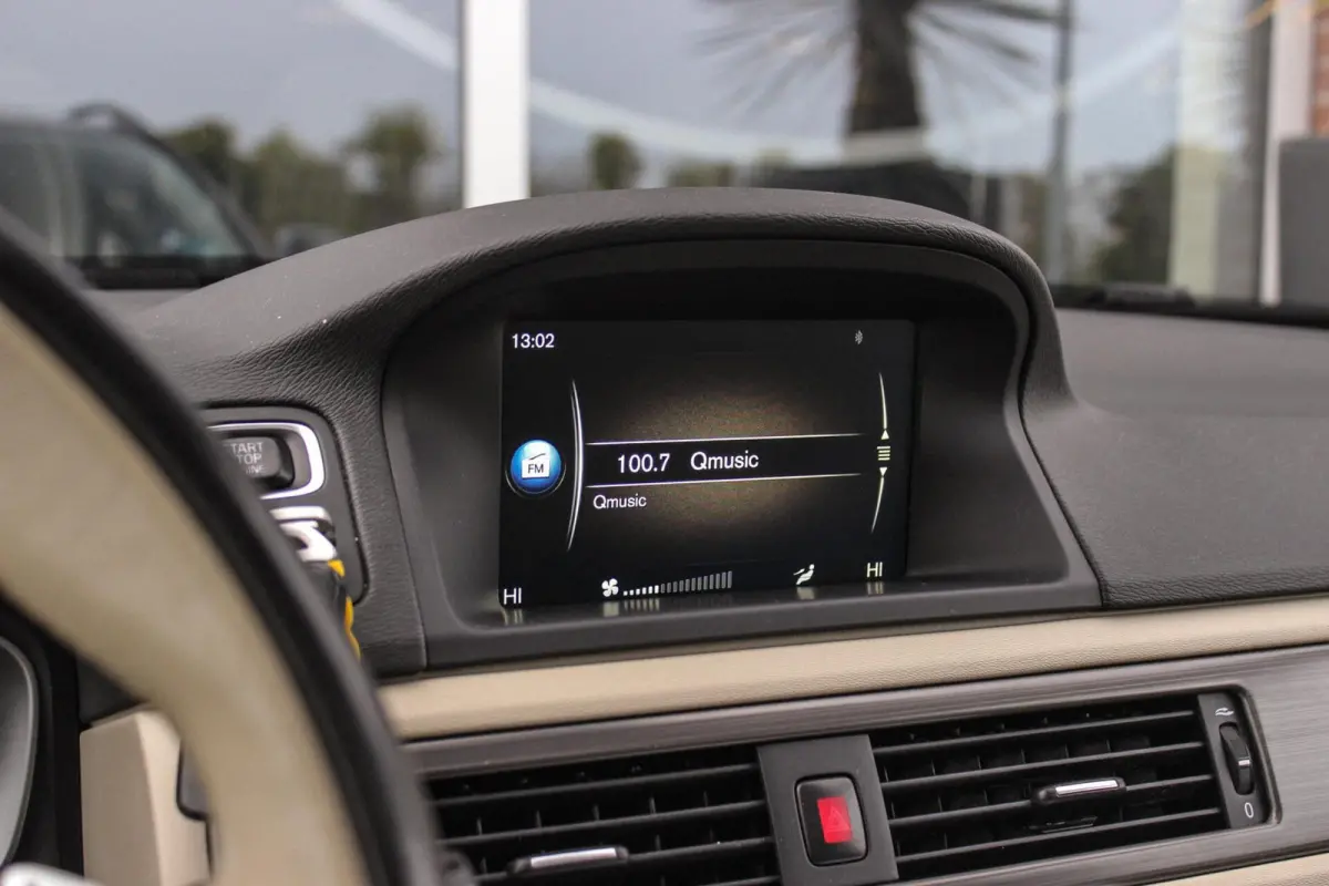 2.0 D4 2WD Momentum | Automaat | 181 pk | Trekhaak | Dakraam | Leer | Navi | PDC | Cruise-control | Climate-Control