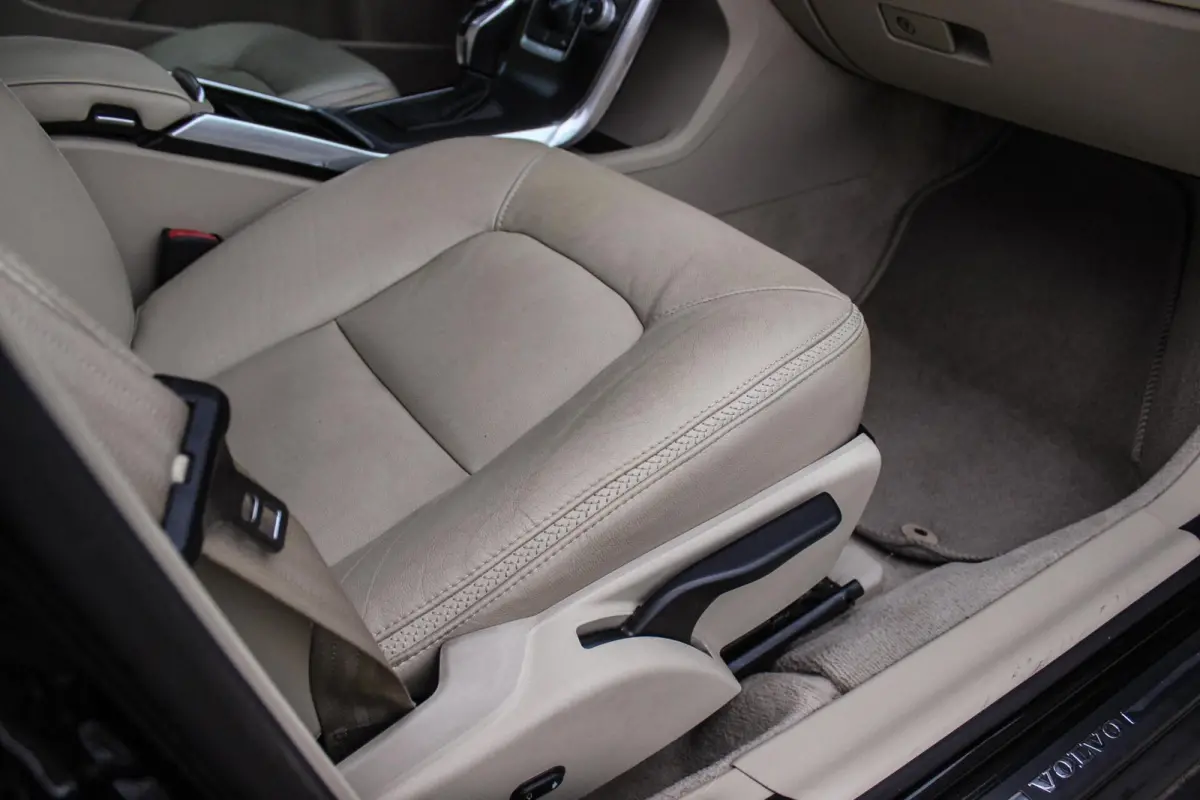 2.0 D4 2WD Momentum | Automaat | 181 pk | Trekhaak | Dakraam | Leer | Navi | PDC | Cruise-control | Climate-Control