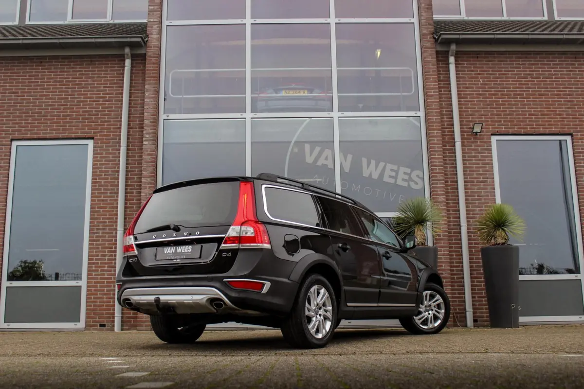 2.0 D4 2WD Momentum | Automaat | 181 pk | Trekhaak | Dakraam | Leer | Navi | PDC | Cruise-control | Climate-Control