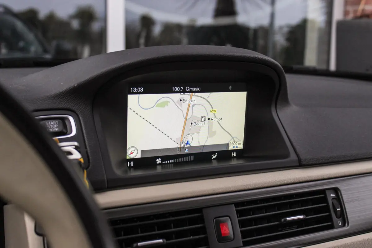 2.0 D4 2WD Momentum | Automaat | 181 pk | Trekhaak | Dakraam | Leer | Navi | PDC | Cruise-control | Climate-Control