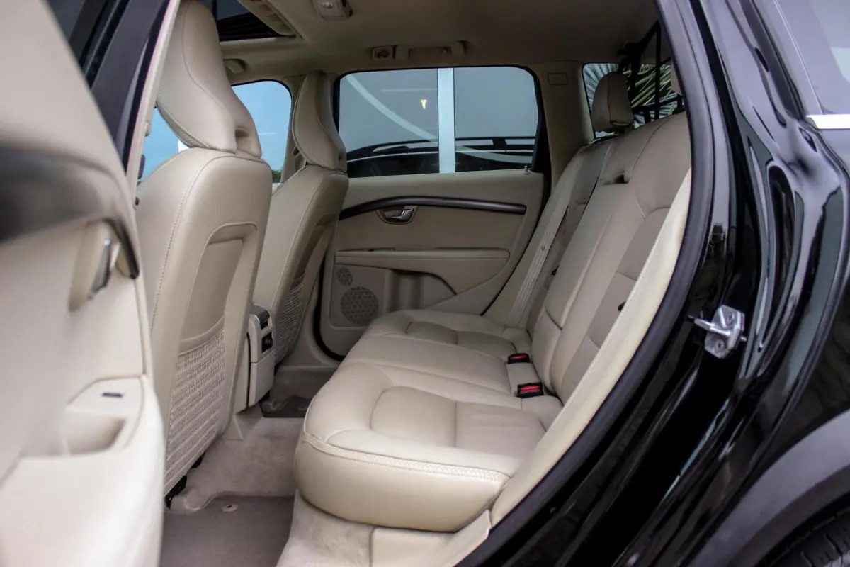 2.0 D4 2WD Momentum | Automaat | 181 pk | Trekhaak | Dakraam | Leer | Navi | PDC | Cruise-control | Climate-Control