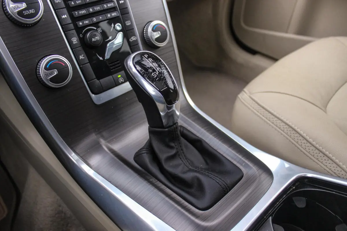 2.0 D4 2WD Momentum | Automaat | 181 pk | Trekhaak | Dakraam | Leer | Navi | PDC | Cruise-control | Climate-Control