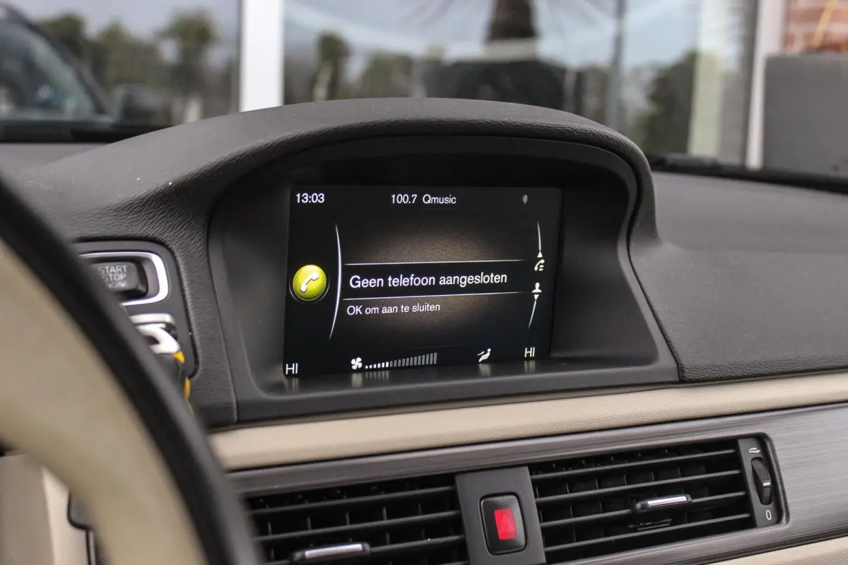 2.0 D4 2WD Momentum | Automaat | 181 pk | Trekhaak | Dakraam | Leer | Navi | PDC | Cruise-control | Climate-Control