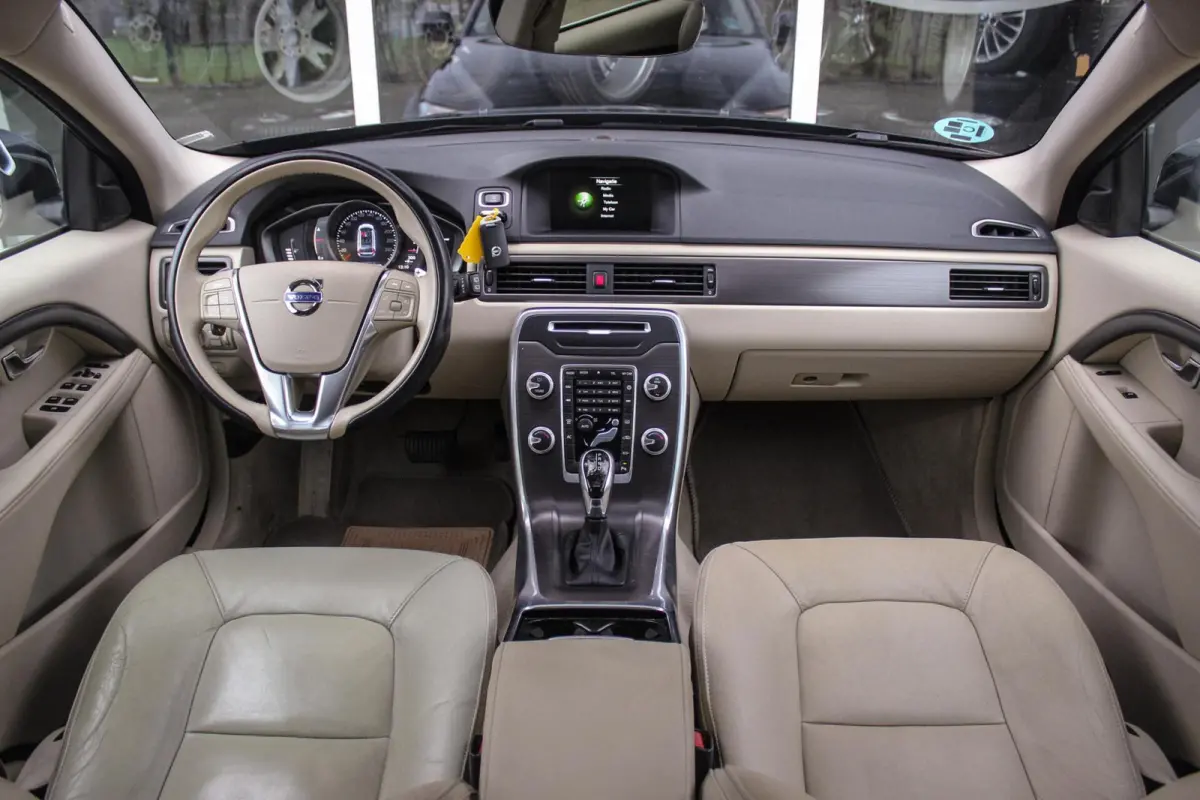 2.0 D4 2WD Momentum | Automaat | 181 pk | Trekhaak | Dakraam | Leer | Navi | PDC | Cruise-control | Climate-Control