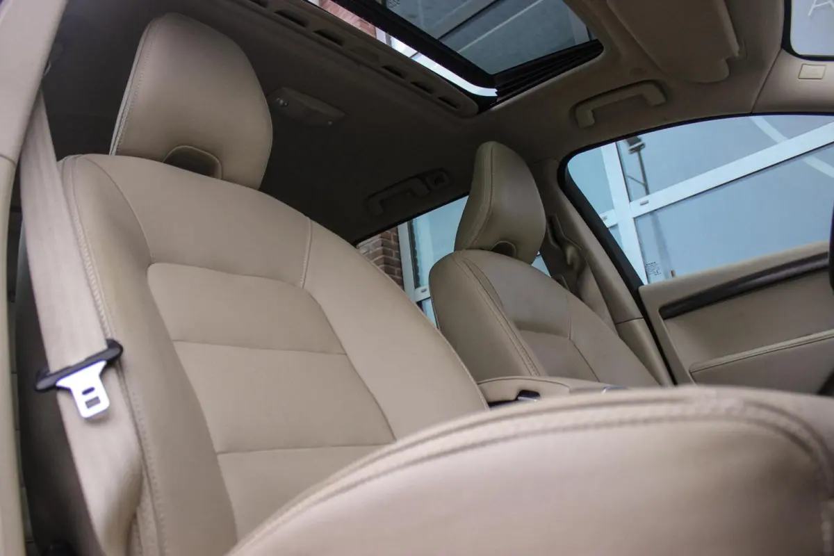 2.0 D4 2WD Momentum | Automaat | 181 pk | Trekhaak | Dakraam | Leer | Navi | PDC | Cruise-control | Climate-Control