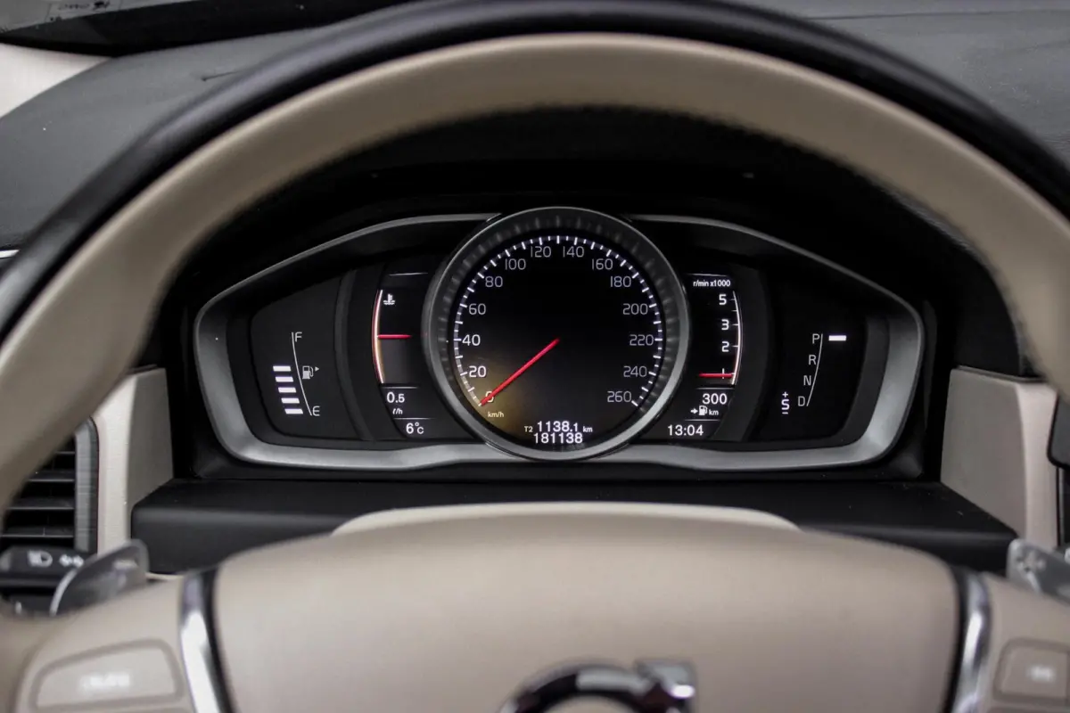 2.0 D4 2WD Momentum | Automaat | 181 pk | Trekhaak | Dakraam | Leer | Navi | PDC | Cruise-control | Climate-Control