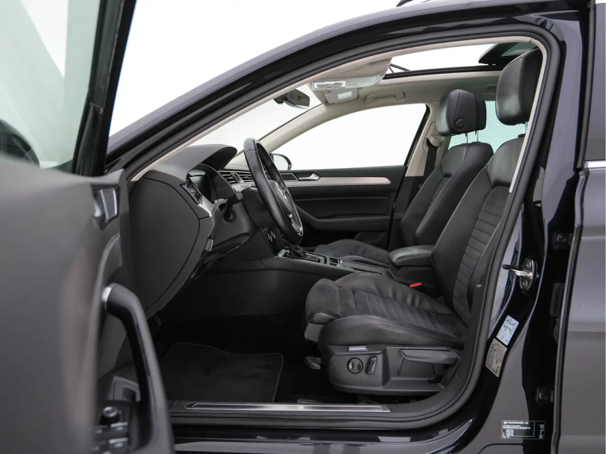 2.0 BiTDI 4Motion Highline (INCL-BTW) Aut. *PANO | ADAPTIVE-CRUISE | DIGI-COCKPIT | NAVI-FULLMAP | LEATHER-ALCANTARA | FULL-LED | ERGONOMIC-COMFORTSEATS | KEYLESS | ECC | PARKPILOT | TOWBAR 