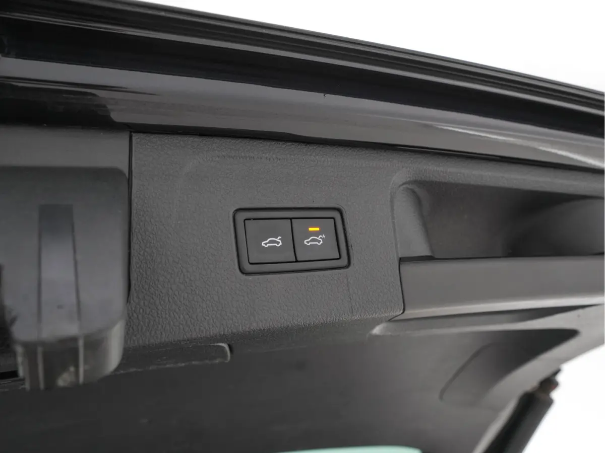 2.0 BiTDI 4Motion Highline (INCL-BTW) Aut. *PANO | ADAPTIVE-CRUISE | DIGI-COCKPIT | NAVI-FULLMAP | LEATHER-ALCANTARA | FULL-LED | ERGONOMIC-COMFORTSEATS | KEYLESS | ECC | PARKPILOT | TOWBAR 