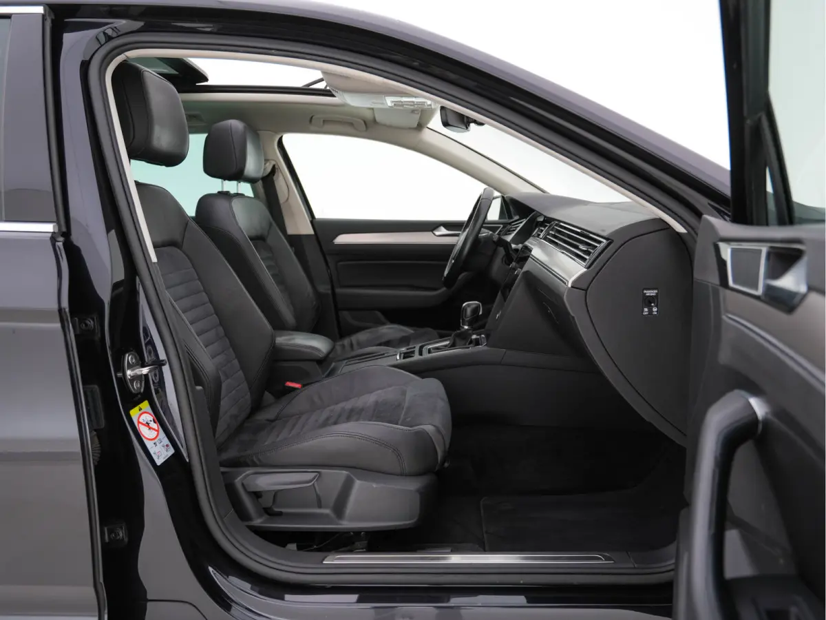 2.0 BiTDI 4Motion Highline (INCL-BTW) Aut. *PANO | ADAPTIVE-CRUISE | DIGI-COCKPIT | NAVI-FULLMAP | LEATHER-ALCANTARA | FULL-LED | ERGONOMIC-COMFORTSEATS | KEYLESS | ECC | PARKPILOT | TOWBAR 