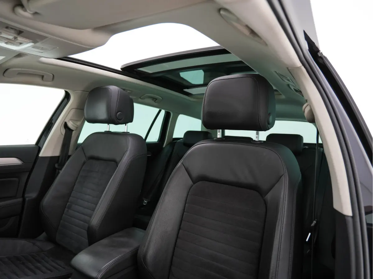 2.0 BiTDI 4Motion Highline (INCL-BTW) Aut. *PANO | ADAPTIVE-CRUISE | DIGI-COCKPIT | NAVI-FULLMAP | LEATHER-ALCANTARA | FULL-LED | ERGONOMIC-COMFORTSEATS | KEYLESS | ECC | PARKPILOT | TOWBAR 
