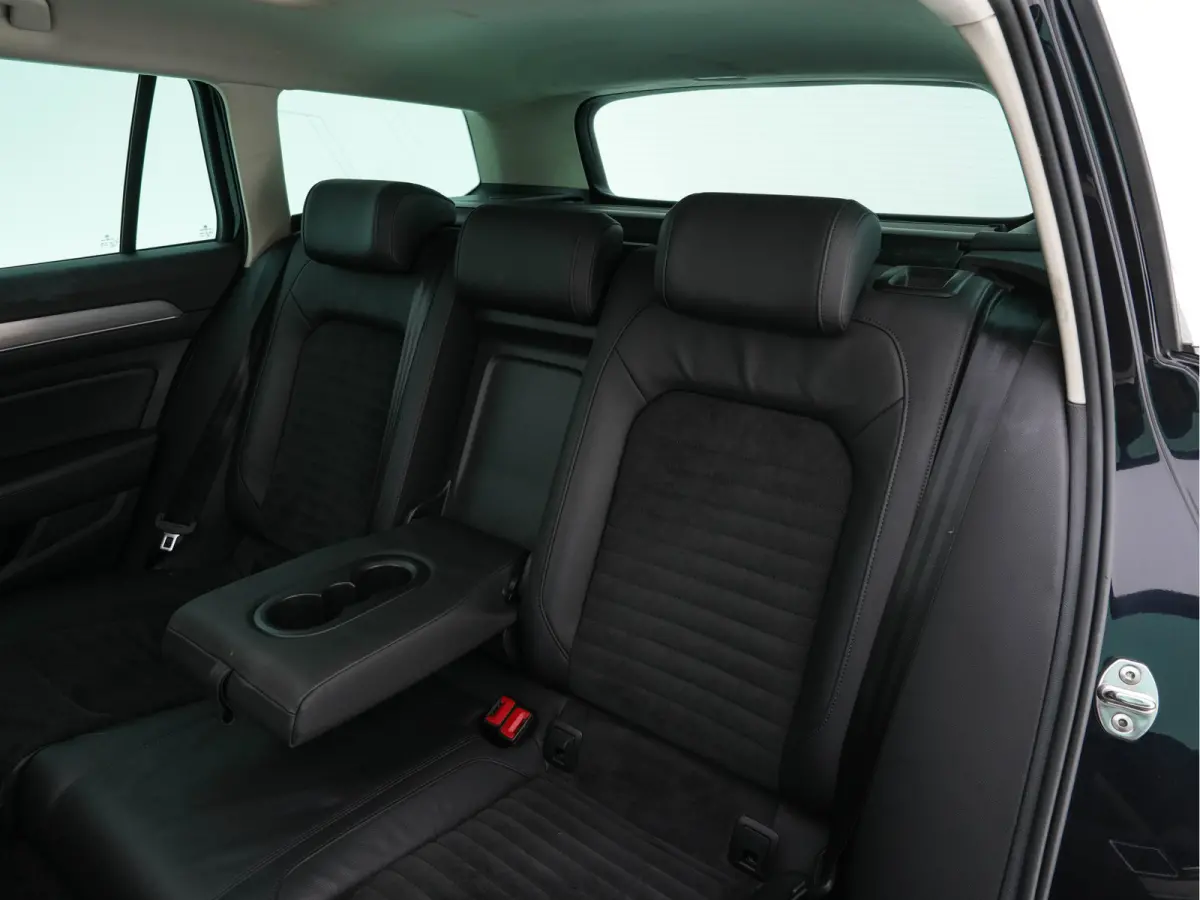 2.0 BiTDI 4Motion Highline (INCL-BTW) Aut. *PANO | ADAPTIVE-CRUISE | DIGI-COCKPIT | NAVI-FULLMAP | LEATHER-ALCANTARA | FULL-LED | ERGONOMIC-COMFORTSEATS | KEYLESS | ECC | PARKPILOT | TOWBAR 