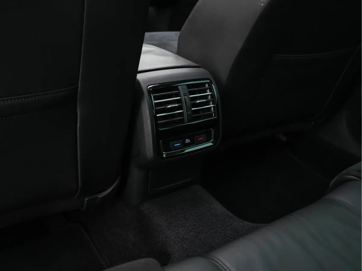 2.0 BiTDI 4Motion Highline (INCL-BTW) Aut. *PANO | ADAPTIVE-CRUISE | DIGI-COCKPIT | NAVI-FULLMAP | LEATHER-ALCANTARA | FULL-LED | ERGONOMIC-COMFORTSEATS | KEYLESS | ECC | PARKPILOT | TOWBAR 
