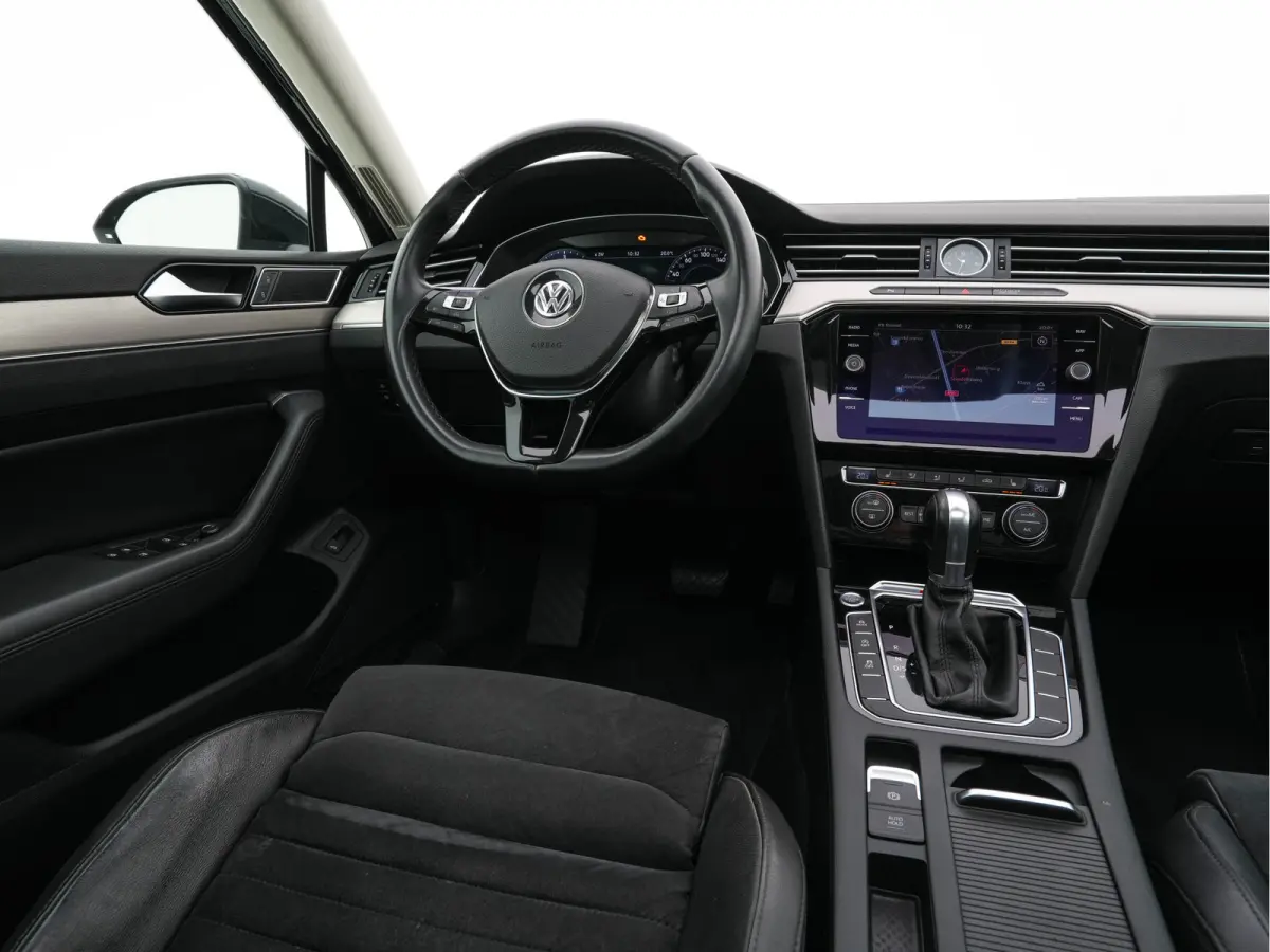 2.0 BiTDI 4Motion Highline (INCL-BTW) Aut. *PANO | ADAPTIVE-CRUISE | DIGI-COCKPIT | NAVI-FULLMAP | LEATHER-ALCANTARA | FULL-LED | ERGONOMIC-COMFORTSEATS | KEYLESS | ECC | PARKPILOT | TOWBAR 