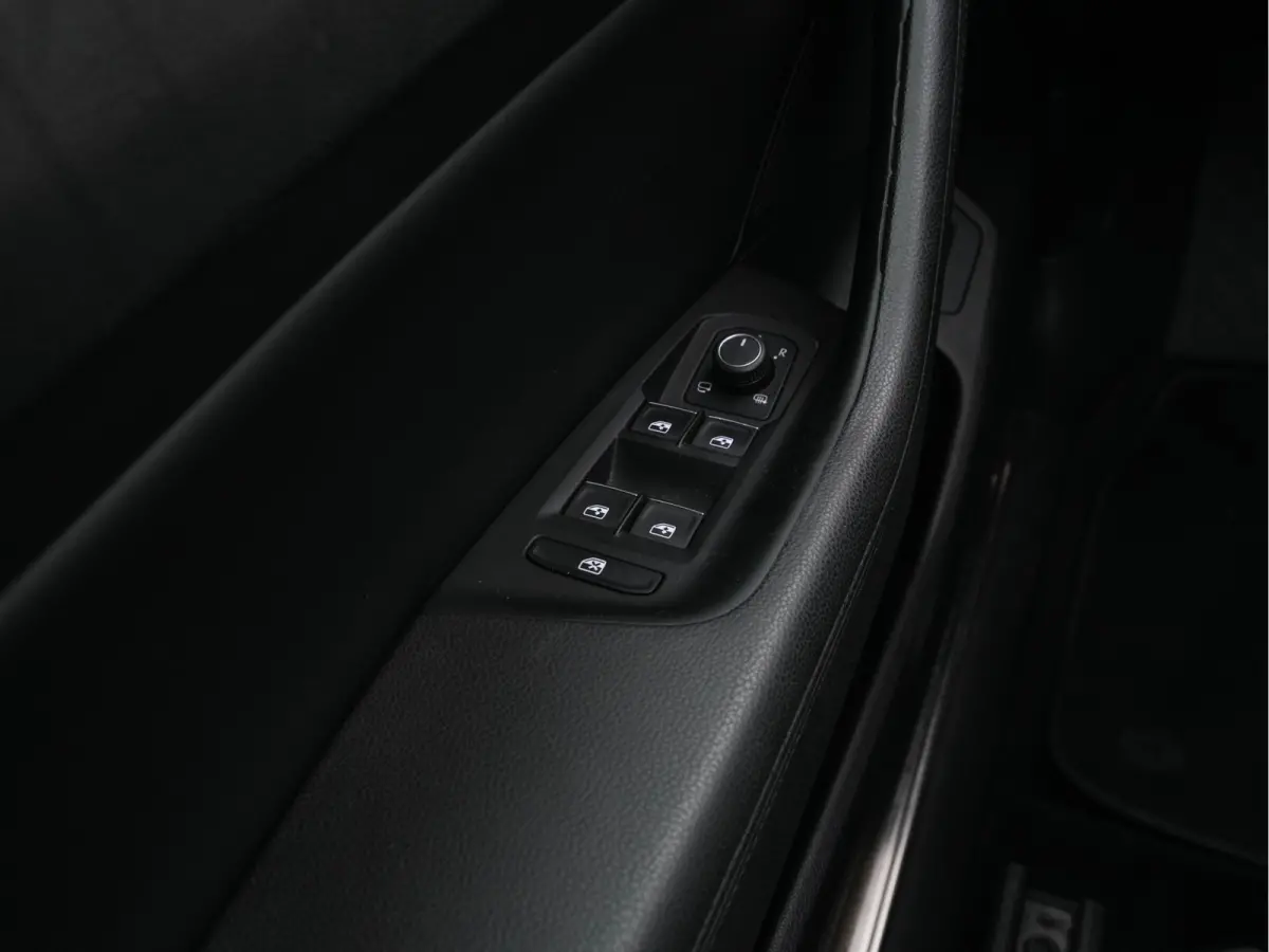2.0 BiTDI 4Motion Highline (INCL-BTW) Aut. *PANO | ADAPTIVE-CRUISE | DIGI-COCKPIT | NAVI-FULLMAP | LEATHER-ALCANTARA | FULL-LED | ERGONOMIC-COMFORTSEATS | KEYLESS | ECC | PARKPILOT | TOWBAR 