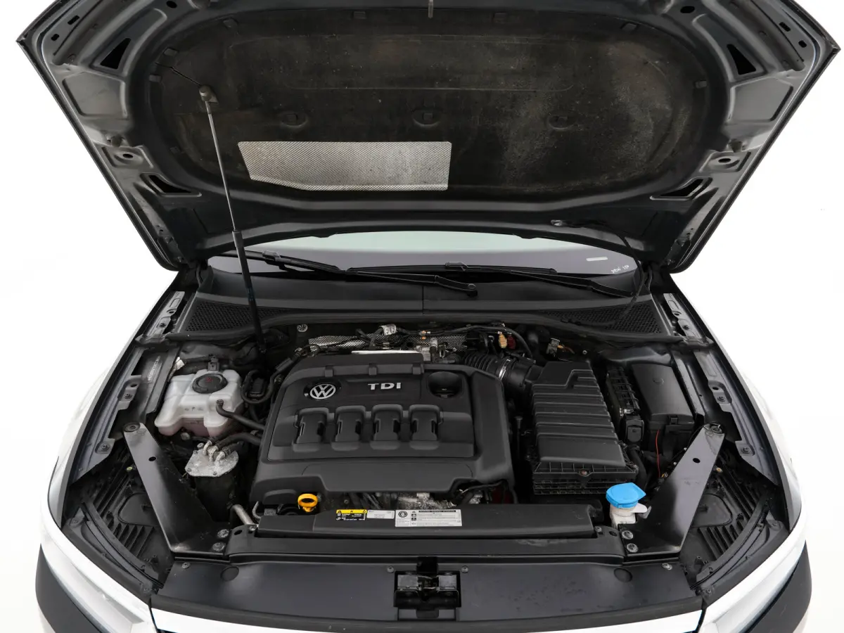 2.0 BiTDI 4Motion Highline (INCL-BTW) Aut. *PANO | ADAPTIVE-CRUISE | DIGI-COCKPIT | NAVI-FULLMAP | LEATHER-ALCANTARA | FULL-LED | ERGONOMIC-COMFORTSEATS | KEYLESS | ECC | PARKPILOT | TOWBAR 
