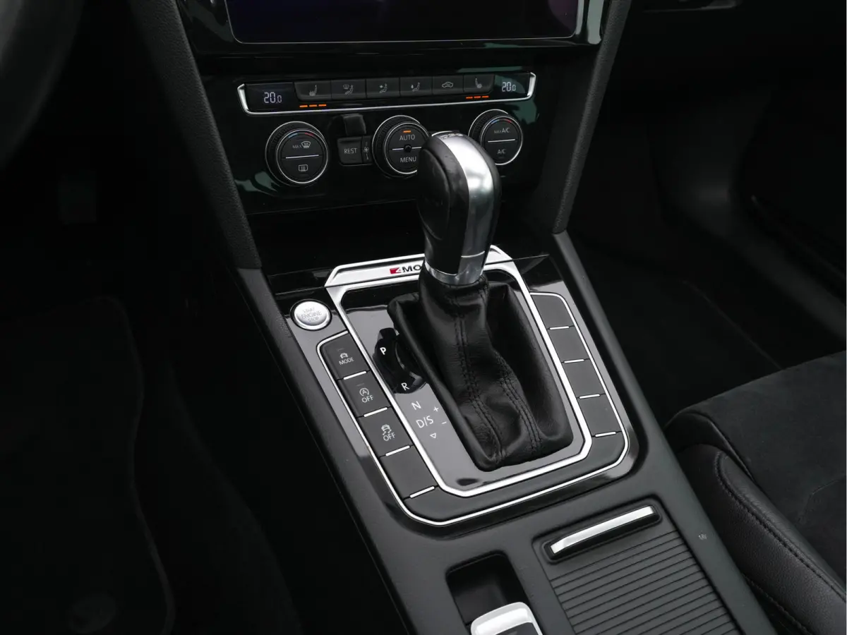 2.0 BiTDI 4Motion Highline (INCL-BTW) Aut. *PANO | ADAPTIVE-CRUISE | DIGI-COCKPIT | NAVI-FULLMAP | LEATHER-ALCANTARA | FULL-LED | ERGONOMIC-COMFORTSEATS | KEYLESS | ECC | PARKPILOT | TOWBAR 