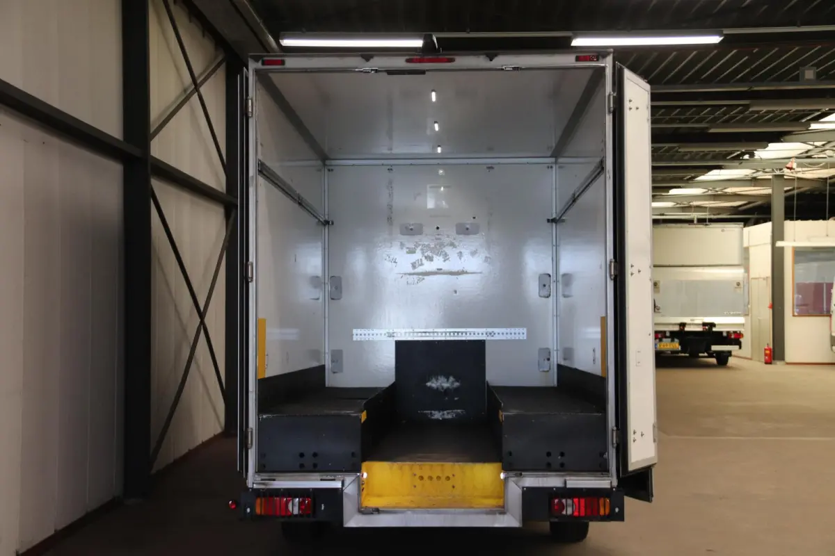 150PK AUTOMAAT LOWLINER VERKOOPWAGEN