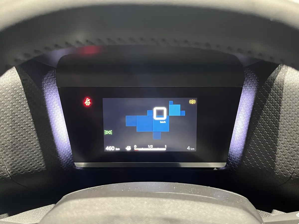1.2 Feel Pack | 130 PK | NAV | HEADUP DISPLAY | CARPLAY ANDROID AUTO | CAMERA | CRUISE | CLIMATE |