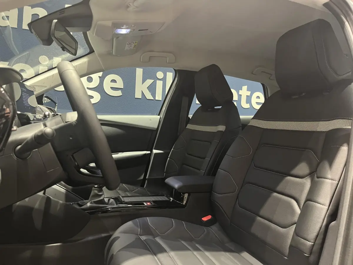 1.2 Feel Pack | 130 PK | NAV | HEADUP DISPLAY | CARPLAY ANDROID AUTO | CAMERA | CRUISE | CLIMATE |