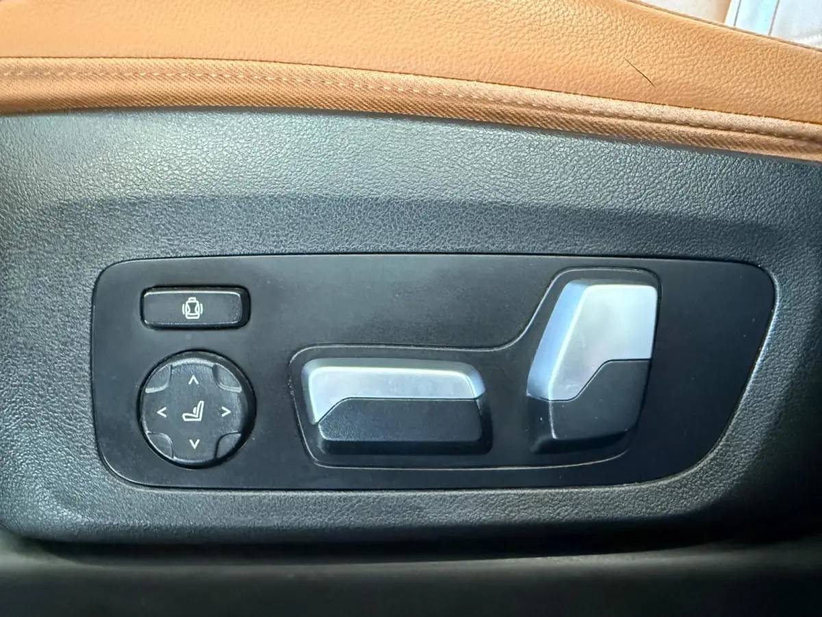 XDrive30i High Exec M-Sport HUD Panorama 360 Trekhaak