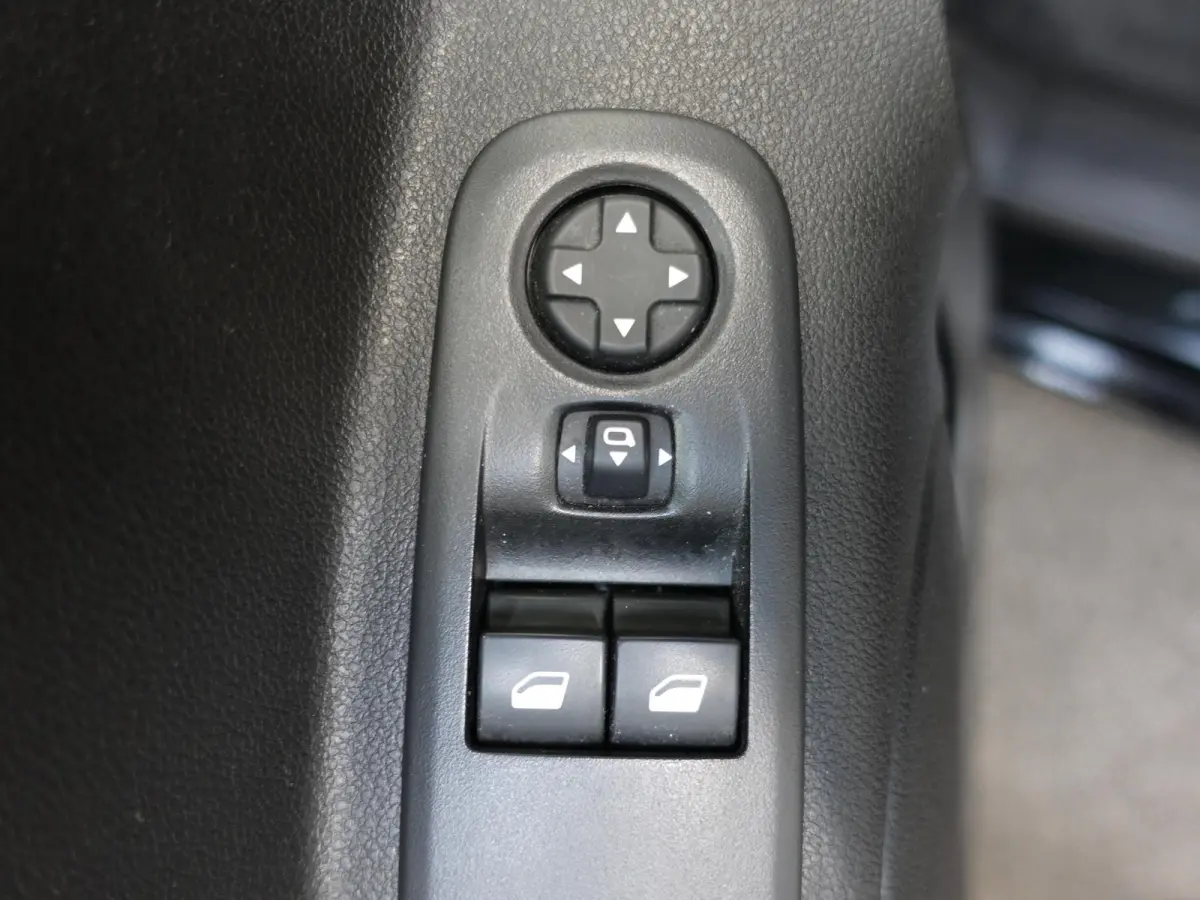 1.5D 130PK L2H1 Edition Automaat Airco Navigatie Camera Parkeersensoren Trekhaak