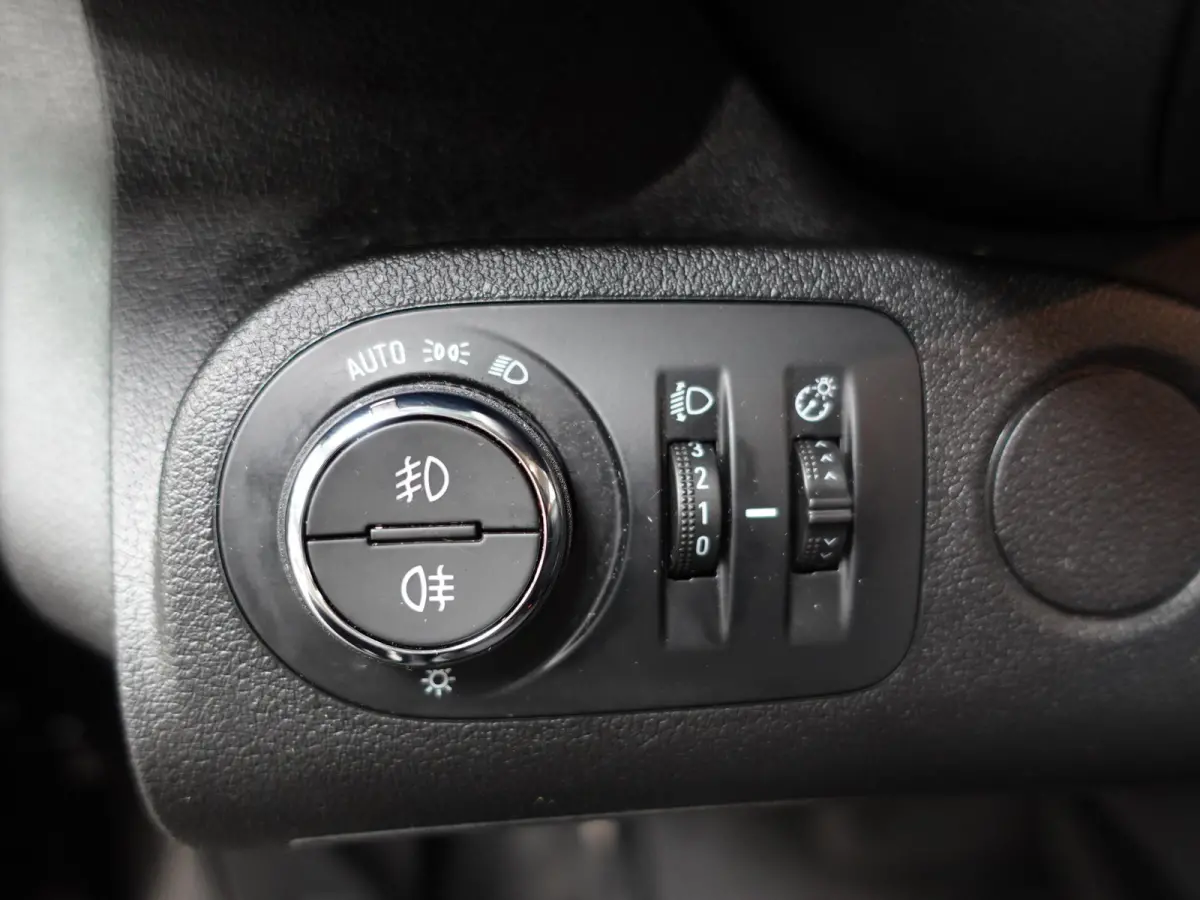 1.5D 130PK L2H1 Edition Automaat Airco Navigatie Camera Parkeersensoren Trekhaak