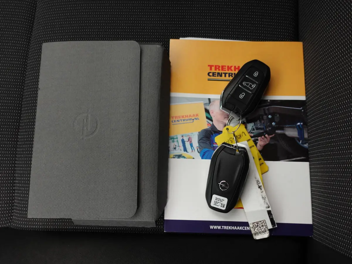 1.5D 130PK L2H1 Edition Automaat Airco Navigatie Camera Parkeersensoren Trekhaak