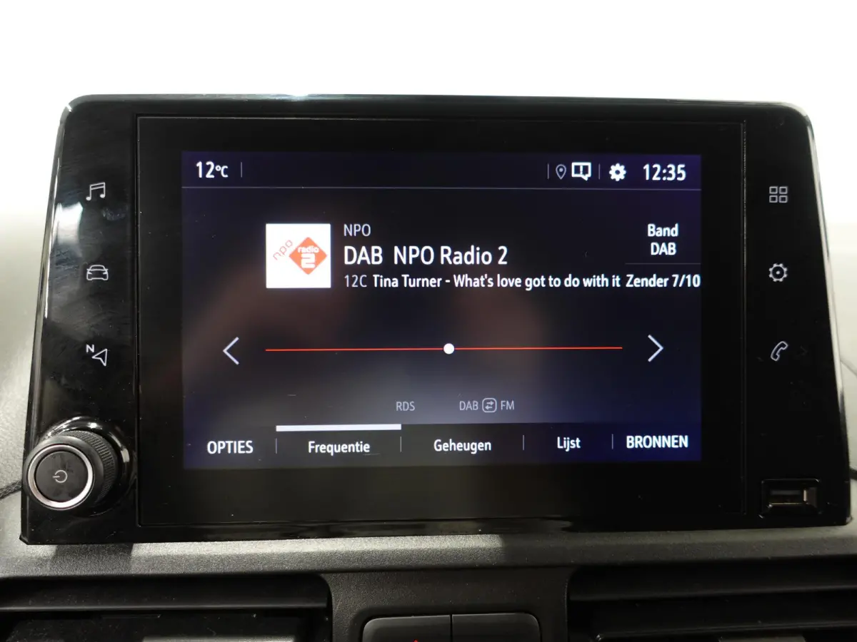 1.5D 130PK L2H1 Edition Automaat Airco Navigatie Camera Parkeersensoren Trekhaak