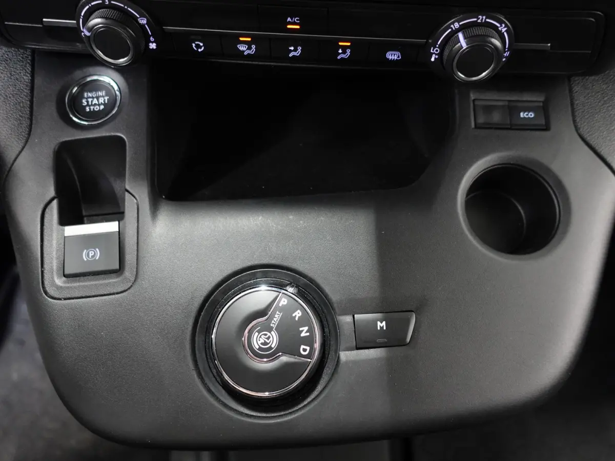 1.5D 130PK L2H1 Edition Automaat Airco Navigatie Camera Parkeersensoren Trekhaak