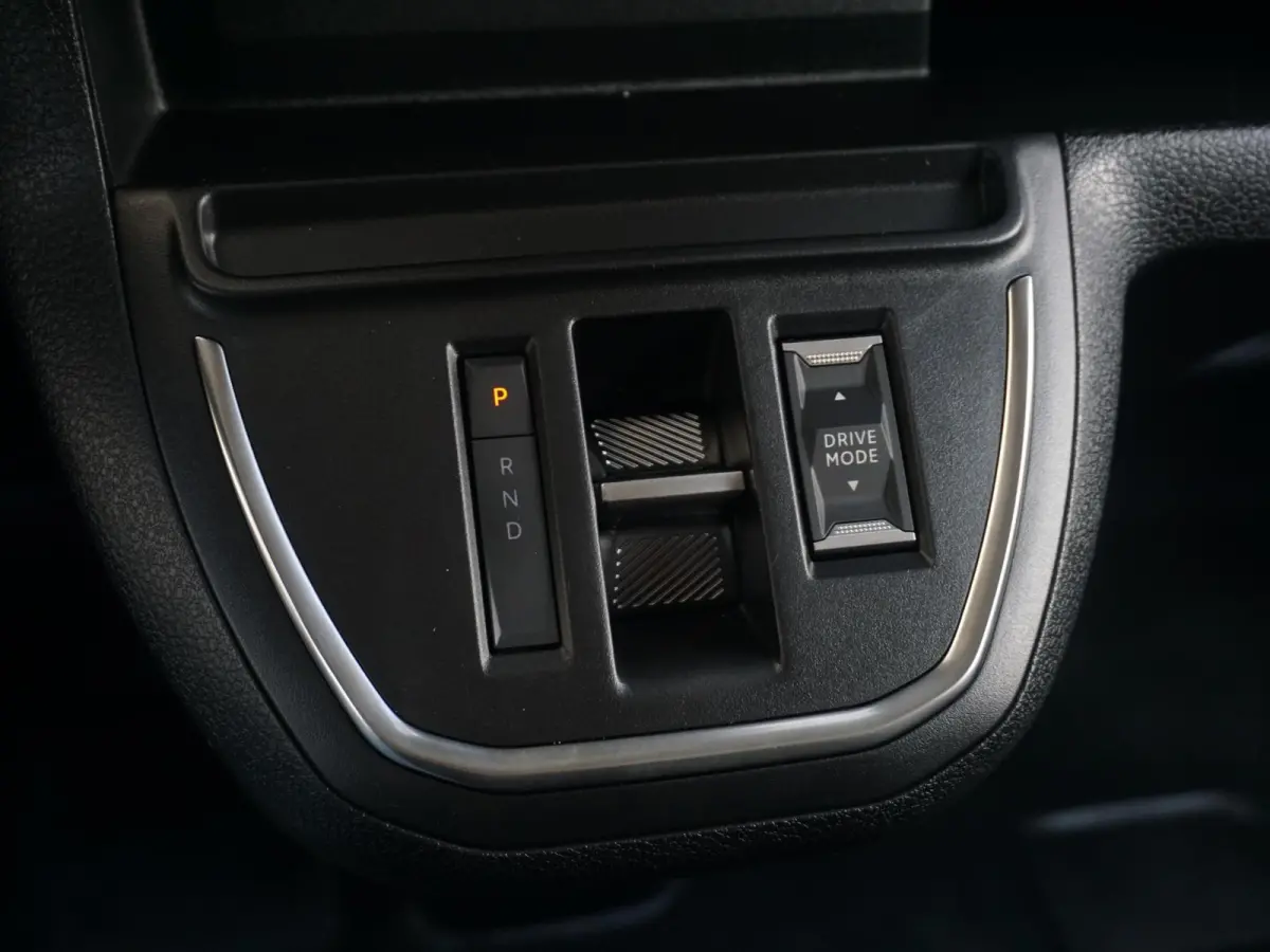 Electric L3 50 kWh | 0% rente | 8 jaar garantie | Apple Carplay | achteruitrijcamera | RAL1032