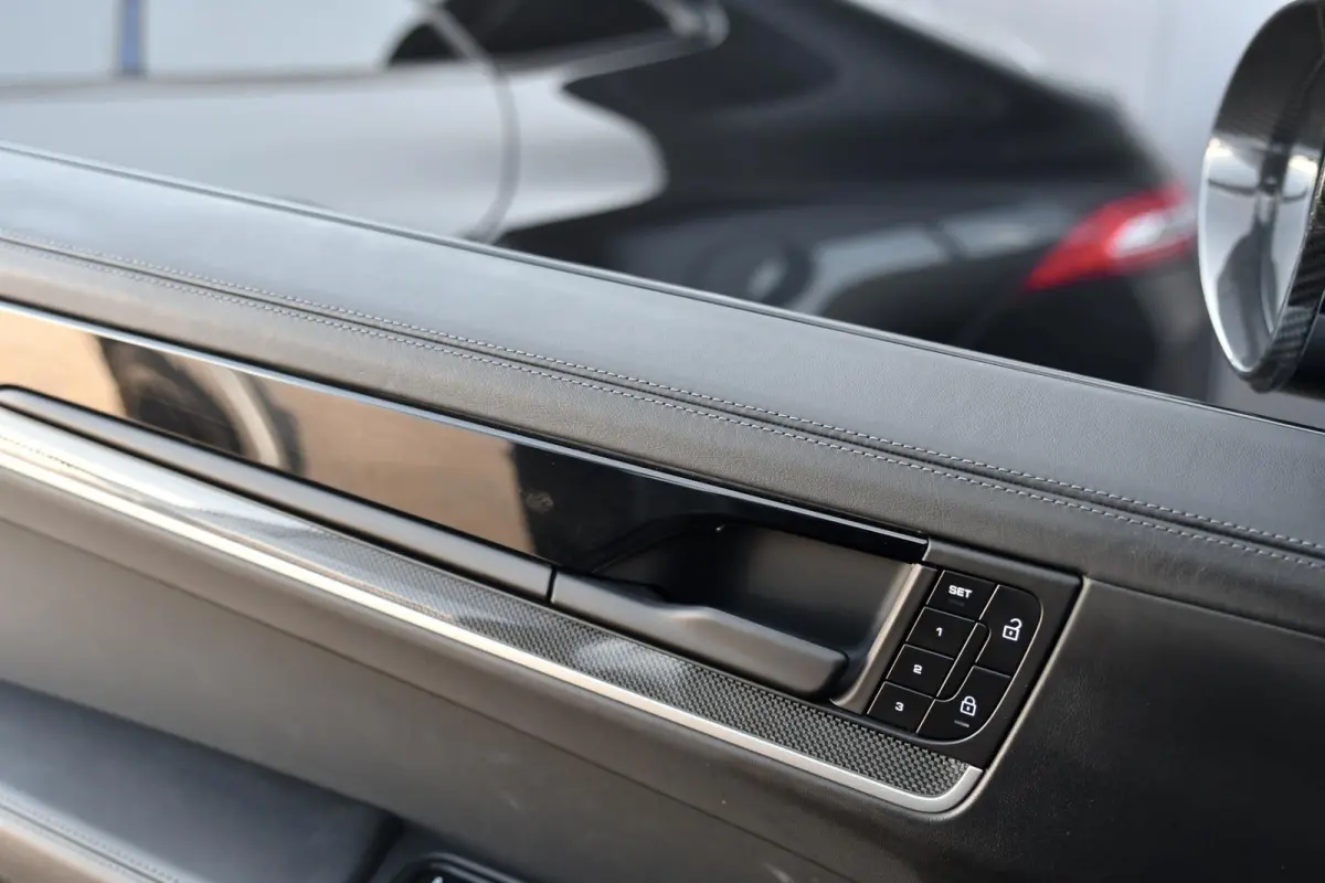 3.0 E-Hybrid. GT Pakket. Carbon, Leder, Softcl, Luchtv, BTW, ACC, 360, 18 Weg, Trekh, Bose, Keyless, Stuurvw