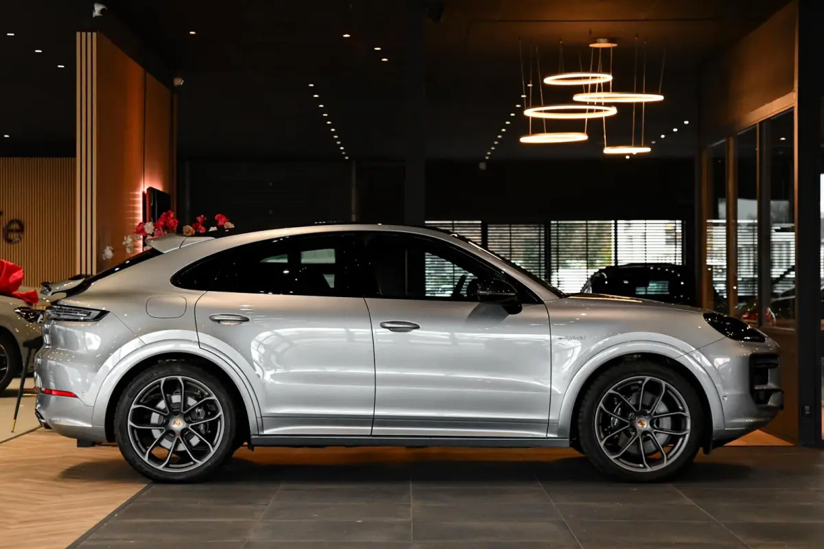 3.0 E-Hybrid. GT Pakket. Carbon, Leder, Softcl, Luchtv, BTW, ACC, 360, 18 Weg, Trekh, Bose, Keyless, Stuurvw