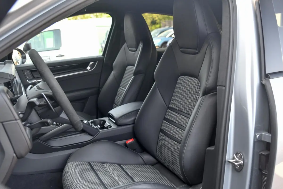 3.0 E-Hybrid. GT Pakket. Carbon, Leder, Softcl, Luchtv, BTW, ACC, 360, 18 Weg, Trekh, Bose, Keyless, Stuurvw
