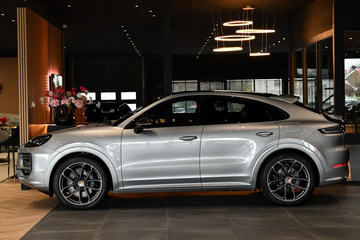 3.0 E-Hybrid. GT Pakket. Carbon, Leder, Softcl, Luchtv, BTW, ACC, 360, 18 Weg, Trekh, Bose, Keyless, Stuurvw