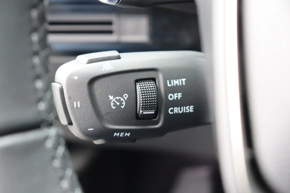 1.2 PURETECH 130PK ALLURE AUTOMAAT / NAVI / LEDER / CLIMA / FULL-LED / PDC / °360 CAMERA / BLUETOOTH / ADAPT. CRUISECONTROL / 1E EIGENAAR / NIEUWSTAAT !!