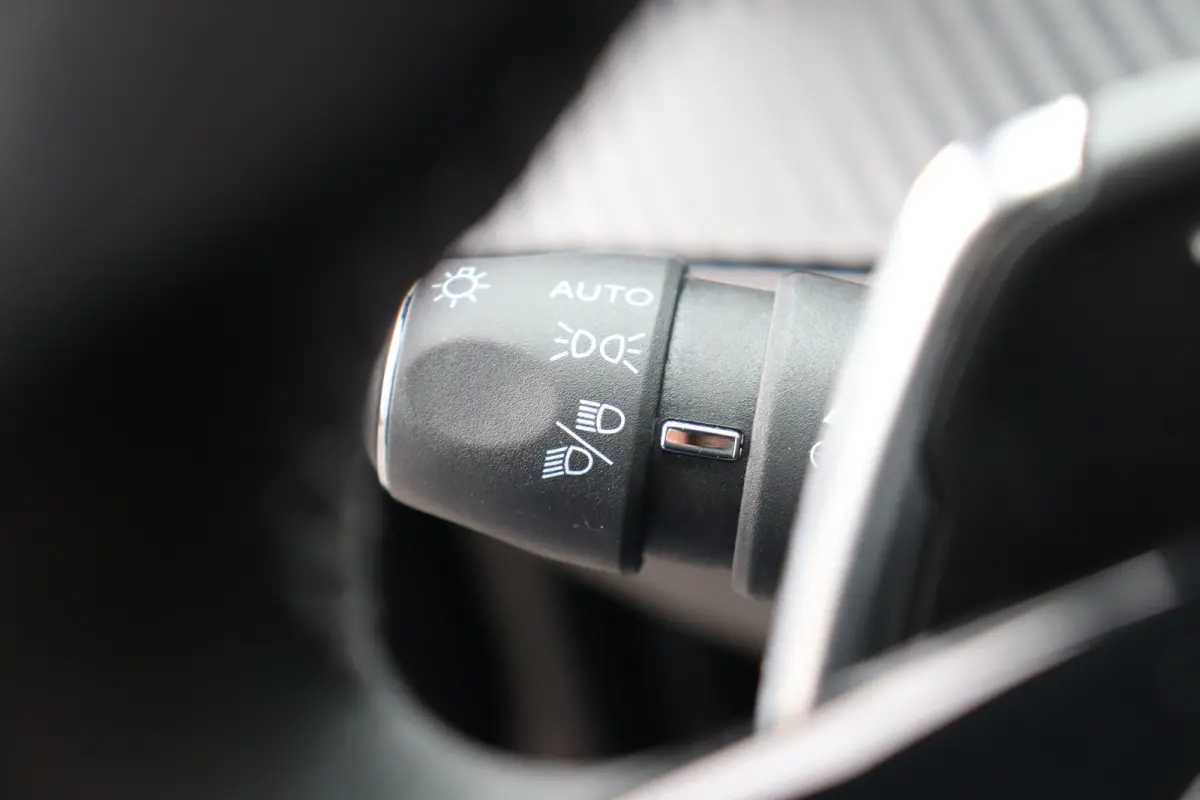 1.2 PURETECH 130PK ALLURE AUTOMAAT / NAVI / LEDER / CLIMA / FULL-LED / PDC / °360 CAMERA / BLUETOOTH / ADAPT. CRUISECONTROL / 1E EIGENAAR / NIEUWSTAAT !!