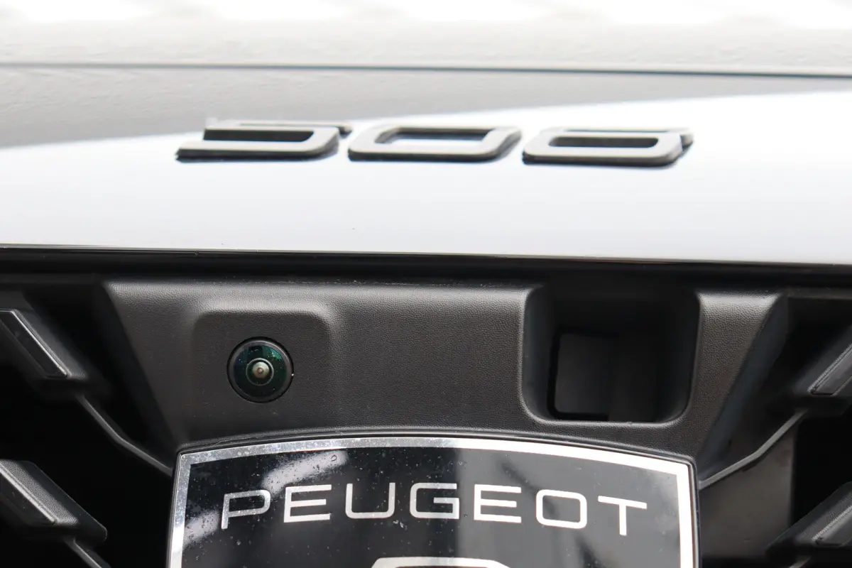 1.2 PURETECH 130PK ALLURE AUTOMAAT / NAVI / LEDER / CLIMA / FULL-LED / PDC / °360 CAMERA / BLUETOOTH / ADAPT. CRUISECONTROL / 1E EIGENAAR / NIEUWSTAAT !!