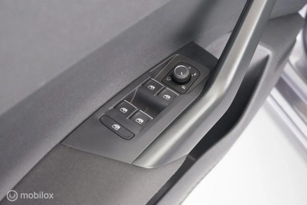1.0 TSI 110PK R-Line led|cam|dab|virtueelcockpit|applecarplay|acc|lmv17