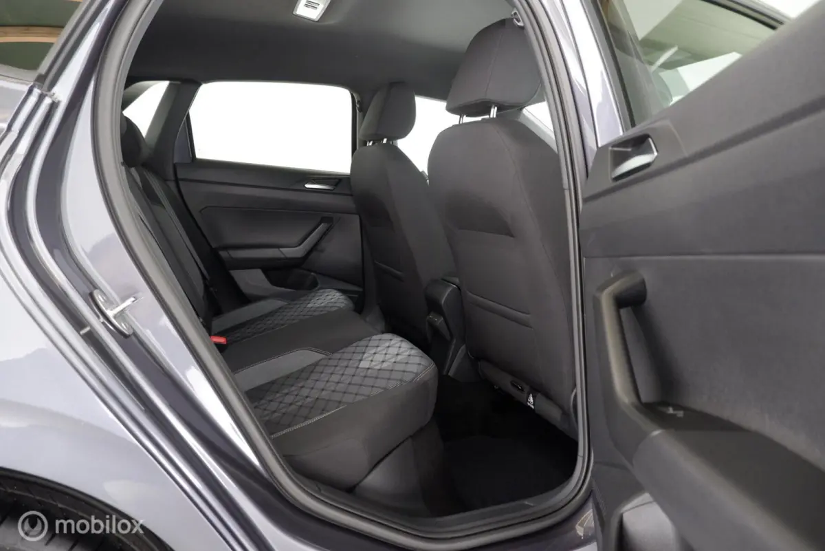 1.0 TSI 110PK R-Line led|cam|dab|virtueelcockpit|applecarplay|acc|lmv17