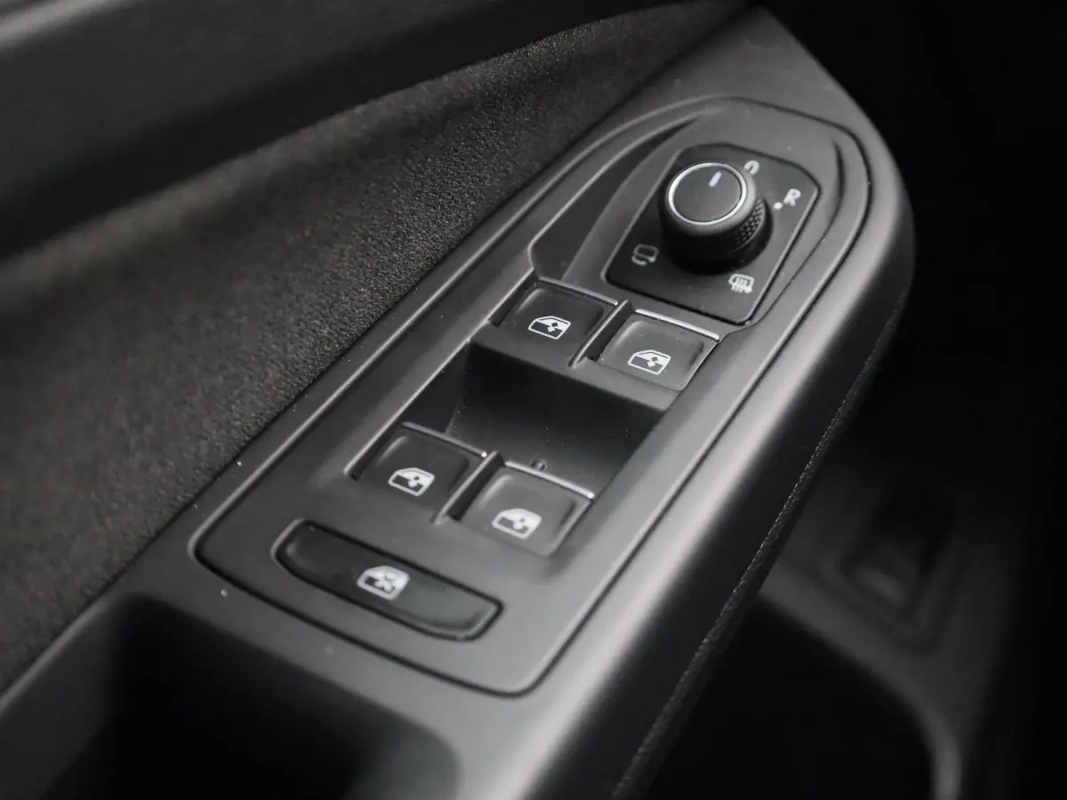 1.5 TSI Life Edition 116 PK | Navigatie | Apple Carplay draadloos | Camera | Ruiten getint | Keyless | 17" Lichtmetalen velgen | Android Auto draadloos | Parkeersensoren | LED Koplampen |