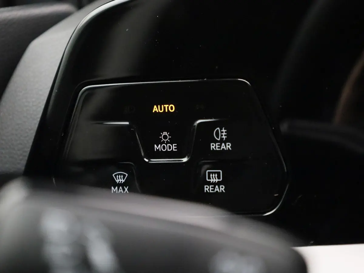 1.5 TSI Life Edition 116 PK | Navigatie | Apple Carplay draadloos | Camera | Ruiten getint | Keyless | 17" Lichtmetalen velgen | Android Auto draadloos | Parkeersensoren | LED Koplampen |