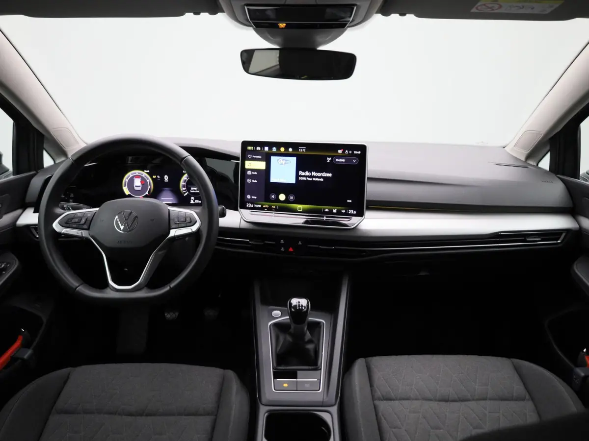 1.5 TSI Life Edition 116 PK | Navigatie | Apple Carplay draadloos | Camera | Ruiten getint | Keyless | 17" Lichtmetalen velgen | Android Auto draadloos | Parkeersensoren | LED Koplampen |
