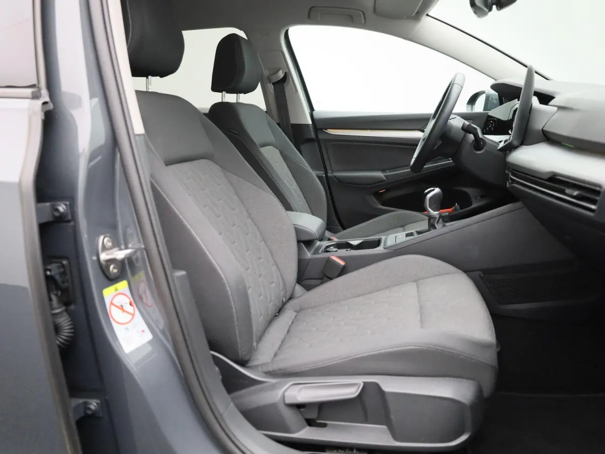 1.5 TSI Life Edition 116 PK | Navigatie | Apple Carplay draadloos | Camera | Ruiten getint | Keyless | 17" Lichtmetalen velgen | Android Auto draadloos | Parkeersensoren | LED Koplampen |