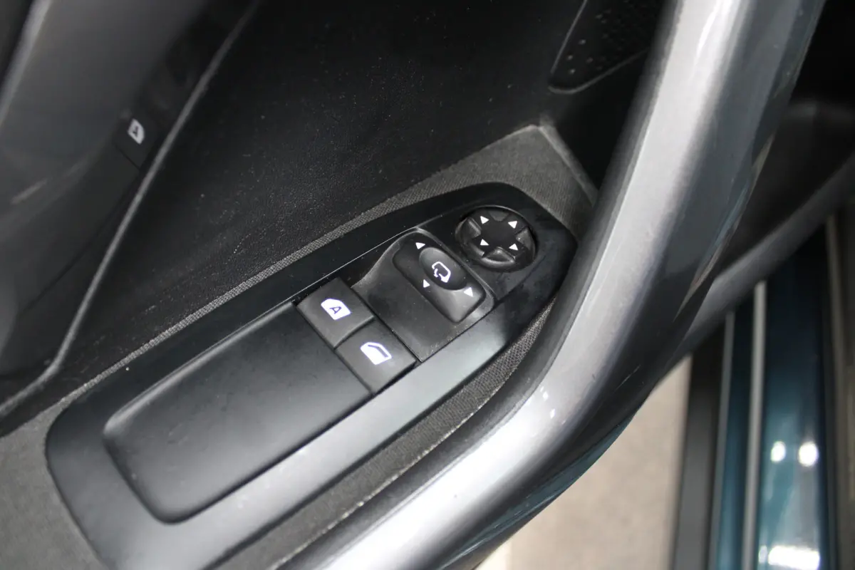 1.2 PureTech Blue Lion 89.687km NAP, Panoramadak, Navi