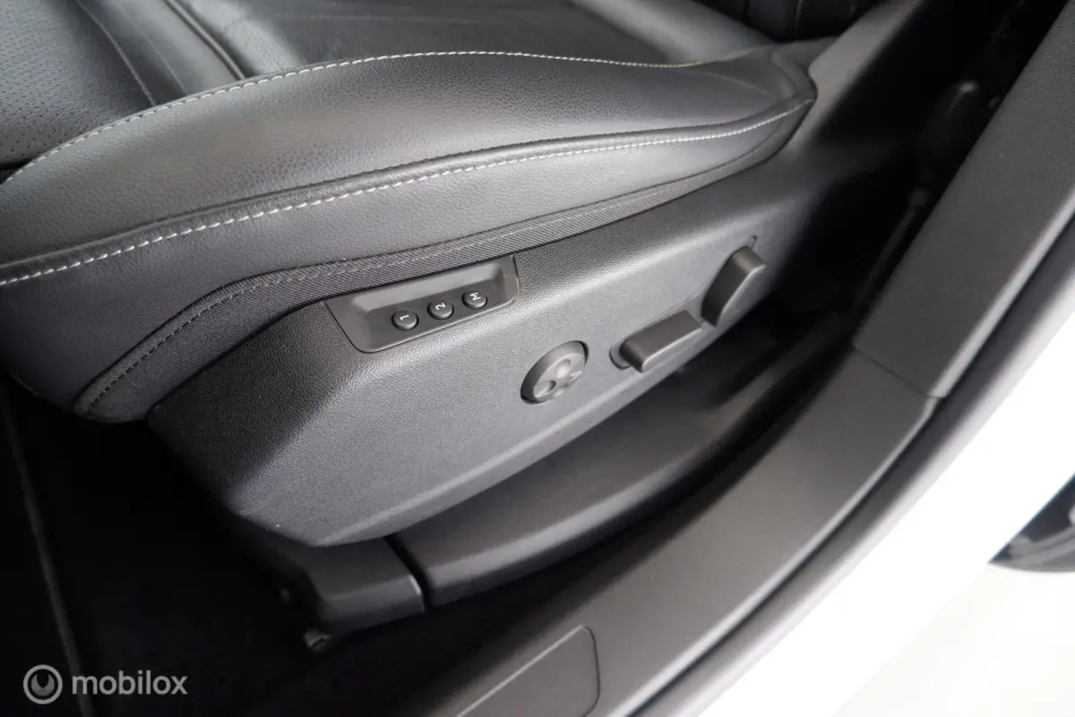1.2 T automaat Business Elegance leder|winter|nav|360cam|lmv17