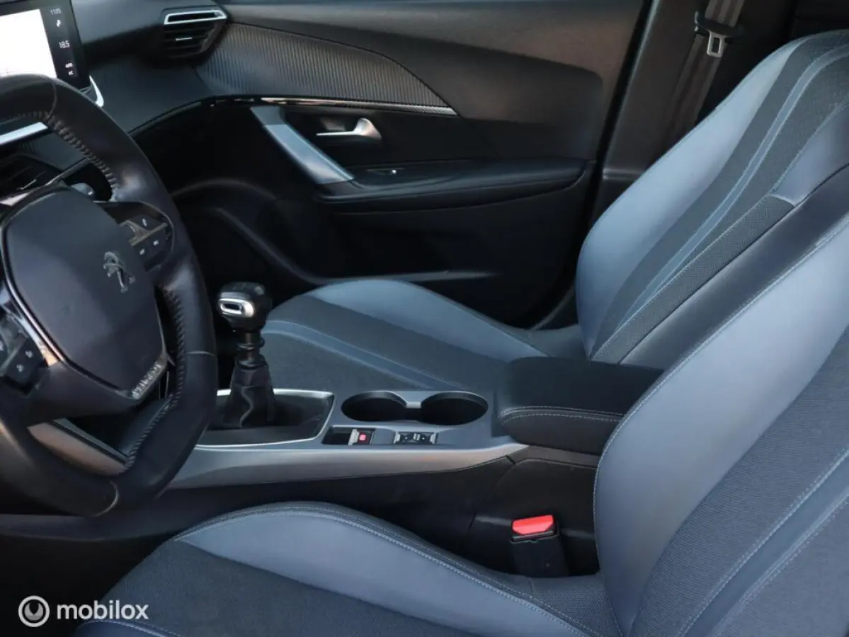 1.2 PT 131 PK H6 Allure Navi|Camera|3D Cockpit|LED|1/2Leer|Carplay|DonkerGlas