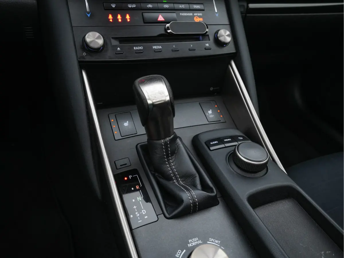 300h Hybrid Business Line Aut. *PANO | LEATHER-MICROFIBRE | FULL-LED | NAVI-FULLMAP | HEATED-COMFORTSEATS | CAMERA | ECC | SHIFT-PADDLES | PDC | CRUISE | 17''ALU*