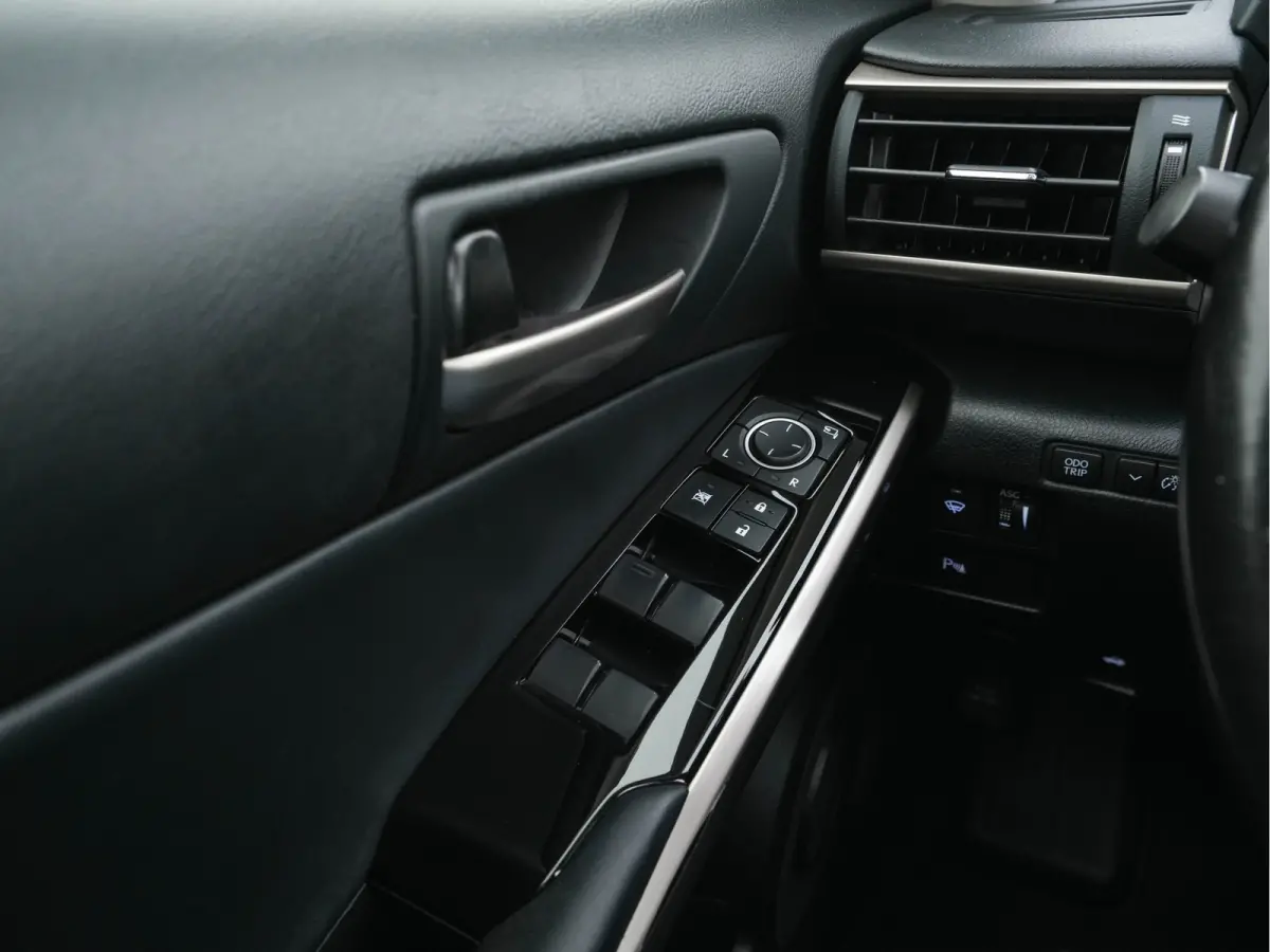 300h Hybrid Business Line Aut. *PANO | LEATHER-MICROFIBRE | FULL-LED | NAVI-FULLMAP | HEATED-COMFORTSEATS | CAMERA | ECC | SHIFT-PADDLES | PDC | CRUISE | 17''ALU*