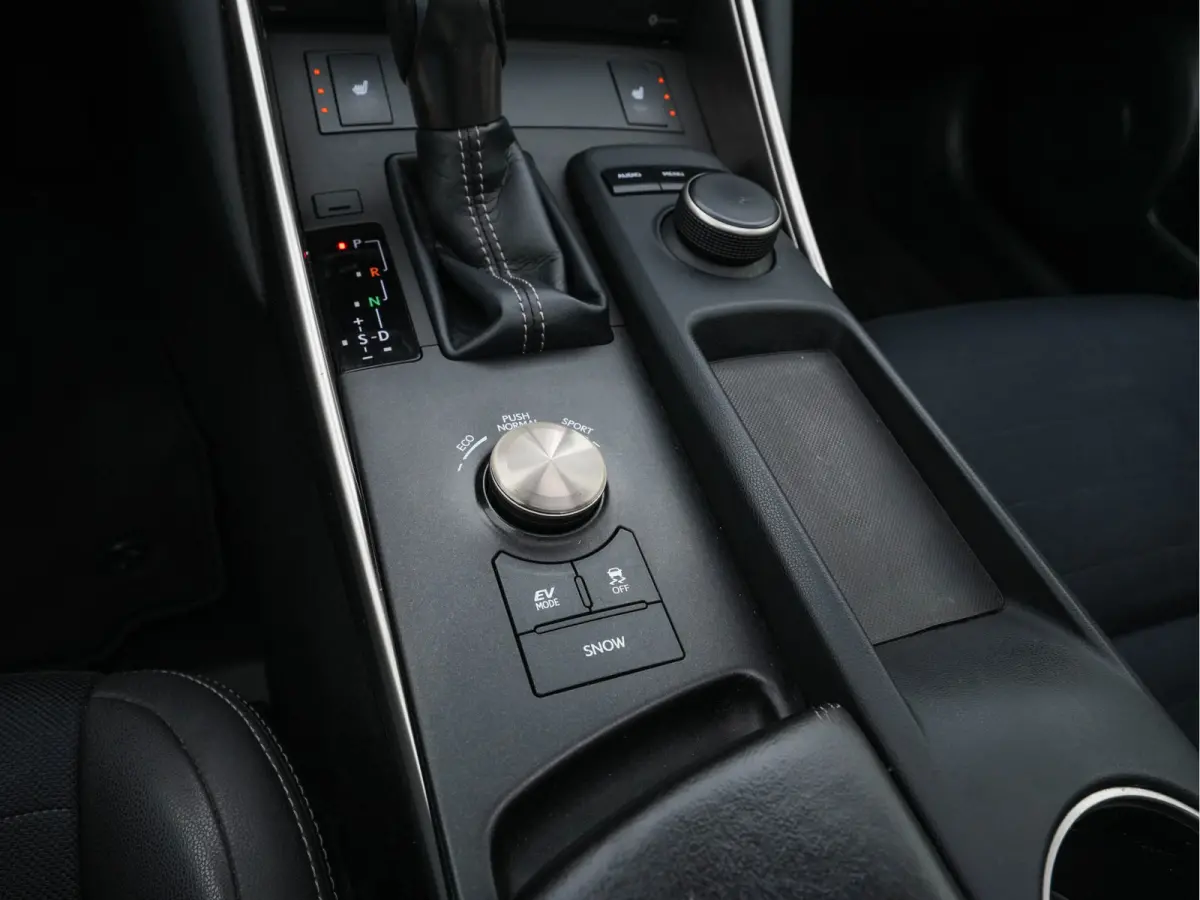 300h Hybrid Business Line Aut. *PANO | LEATHER-MICROFIBRE | FULL-LED | NAVI-FULLMAP | HEATED-COMFORTSEATS | CAMERA | ECC | SHIFT-PADDLES | PDC | CRUISE | 17''ALU*