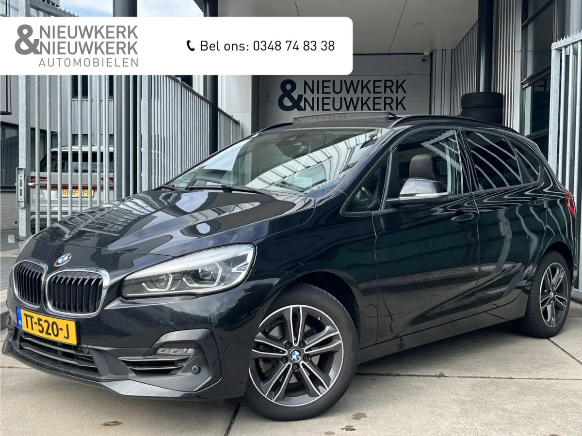218i High Executive | AUTOMAAT | PANO-DAK | LEDER | HEAD-UP DISPLAY | NAVI XL | CAMERA | CRUISE CONTROL | CLIMATE CONTROL | PDC V+A | LMV 17'' | STOELVERWARMING | BLUETOOTH